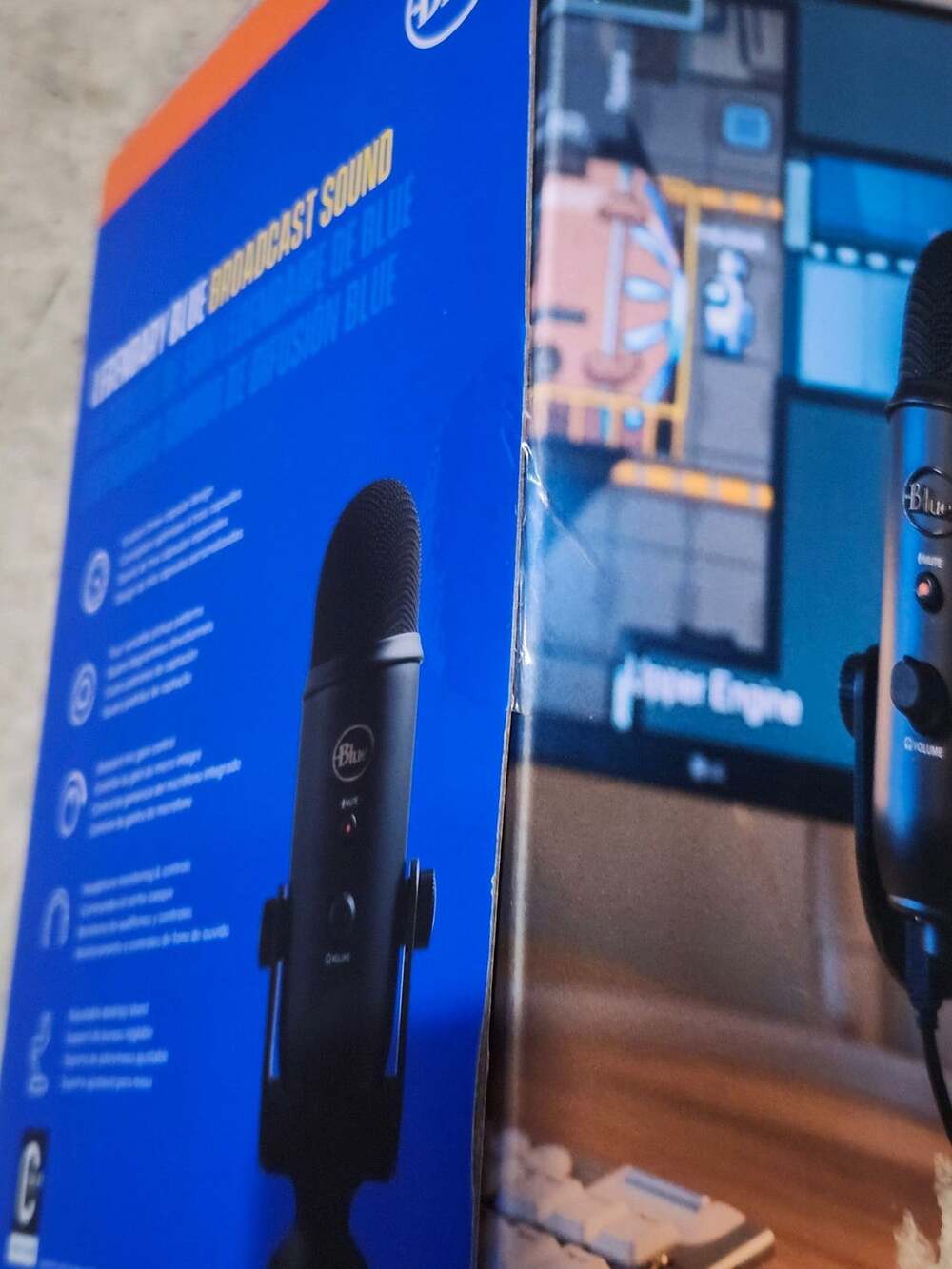 Logitech Blue Yeti Premium Multi-Pattern USB Microphone - Picture 3 of 3